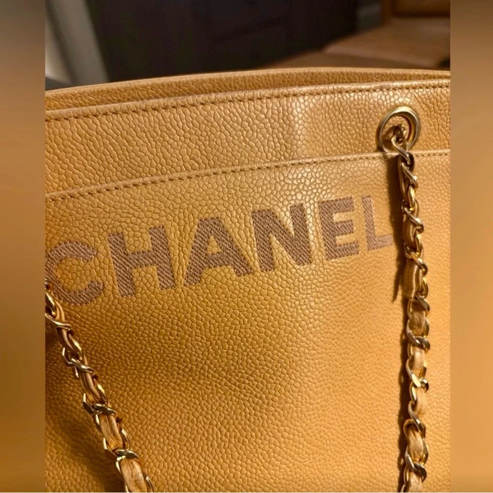 CHANEL Shoulder Bag - Picture 7 of 10